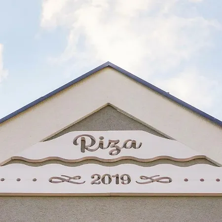 Riza Βίλα *
